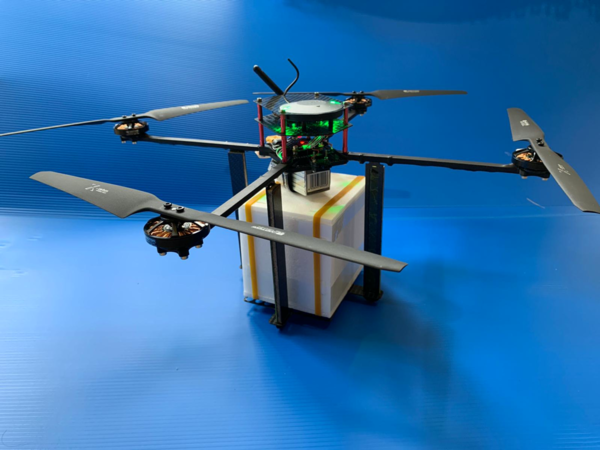 (Photo Gustavo Herranz, Revolinc project) – Drone de moins de 2kg permettant de lâcher 30,000 mâles stériles de moustiques par vol.